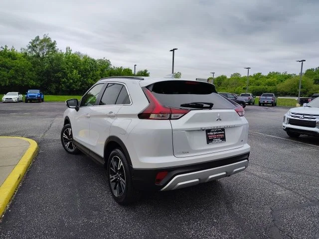 New 2026 White Mitsubishi SE image 5