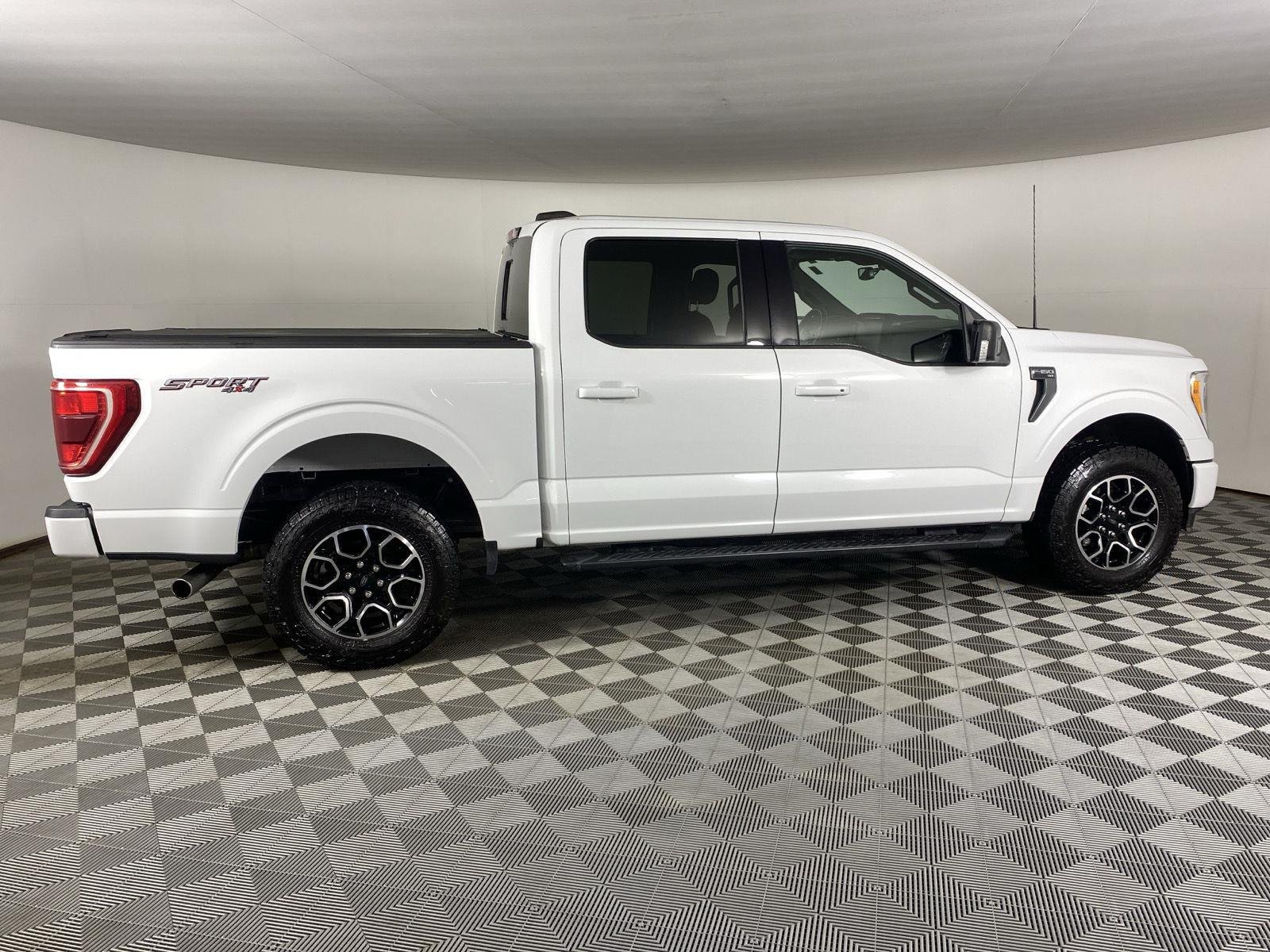 Used 2022 Oxford White Ford XLT image 11