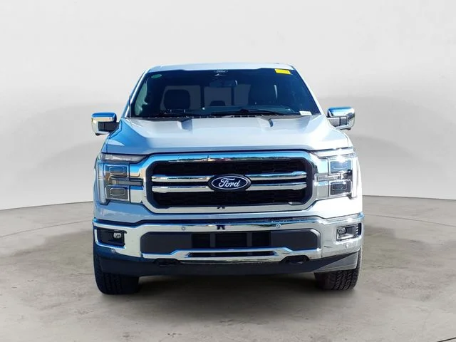 Certified Used 2025  Ford Lariat image 2