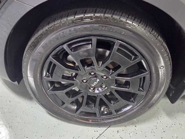 Used 2022 Black Kia EX image 19