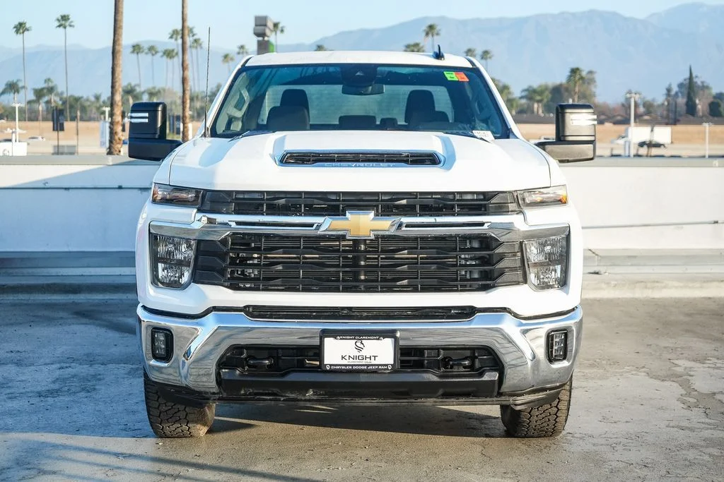 Used 2025 White Chevrolet LT image 3