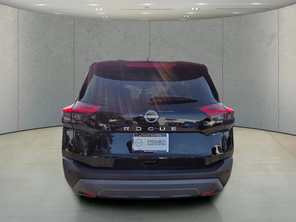 Used 2023 Black Nissan S image 4