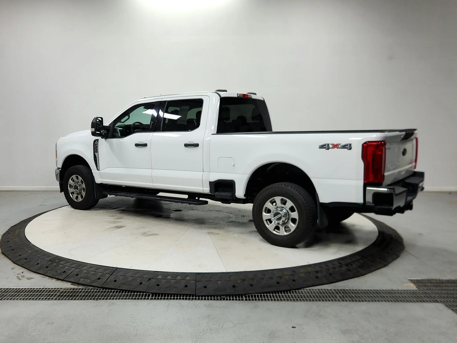 Used 2023 White Ford XLT image 6