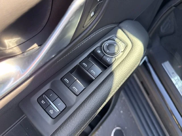 Used 2022 ONYX BLACK GMC Denali image 13