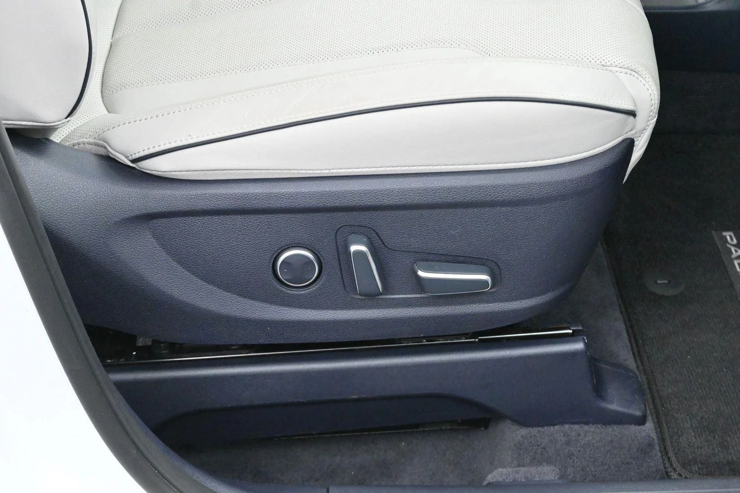 Used 2024 Hyper White Hyundai Calligraphy image 37