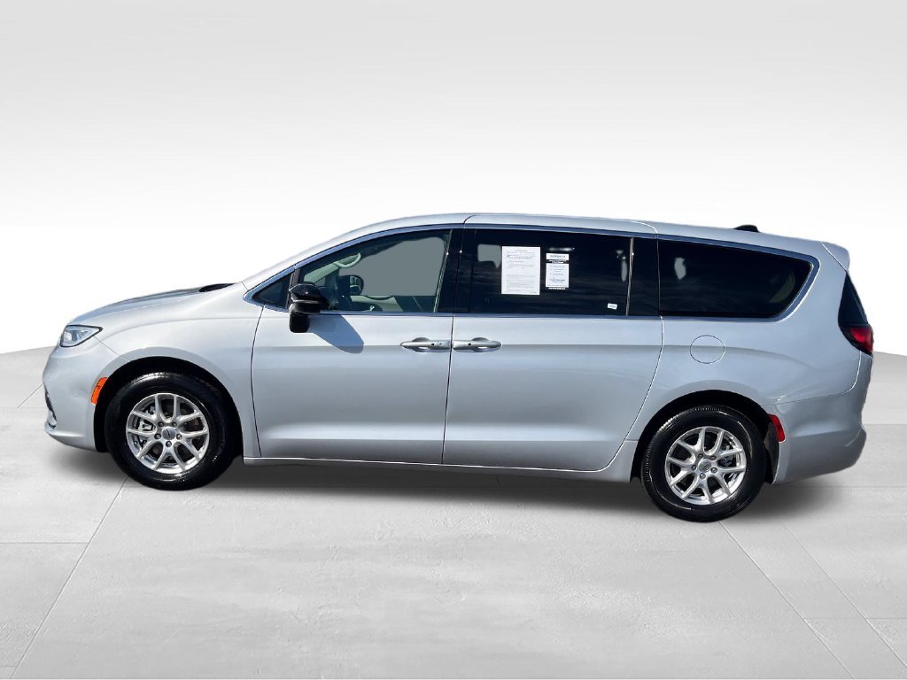 Used 2024 Silver Chrysler Touring L image 2