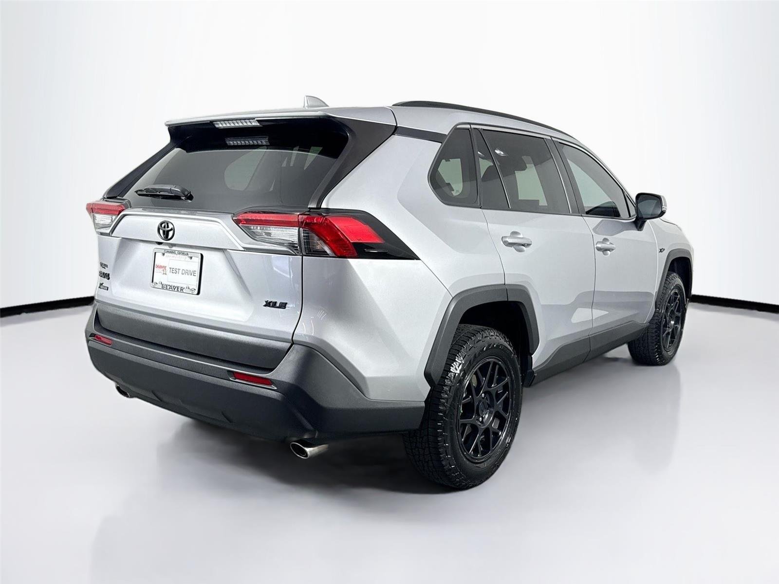Used 2022 Silver Sky Metallic Toyota XLE image 2