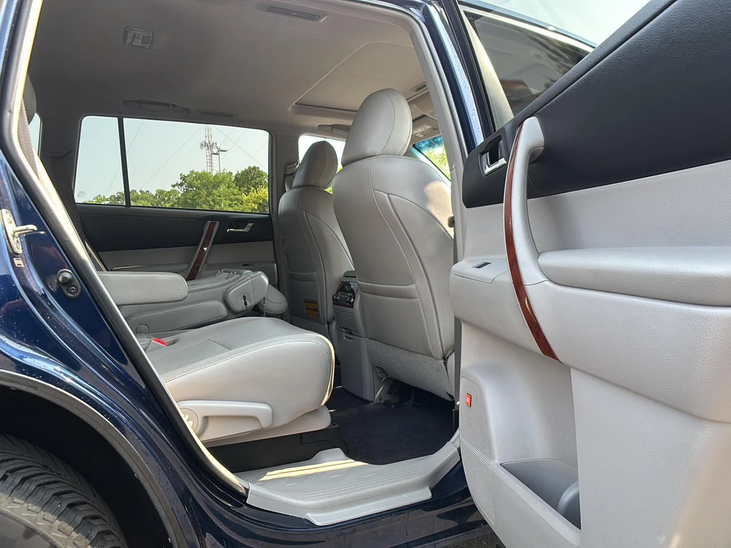 Used 2013 Nautical Blue Metallic Toyota Limited image 21