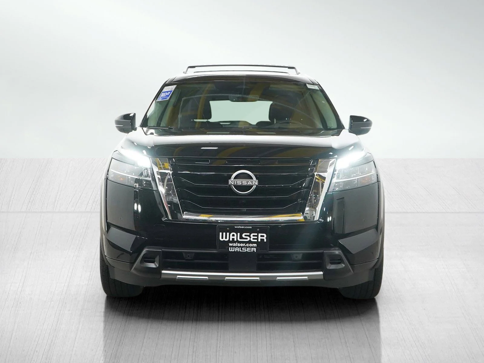 Used 2023 Super Black Nissan Platinum image 9