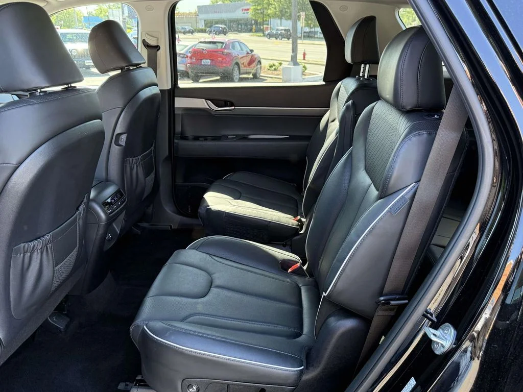 Used 2023 Black Hyundai SEL image 14