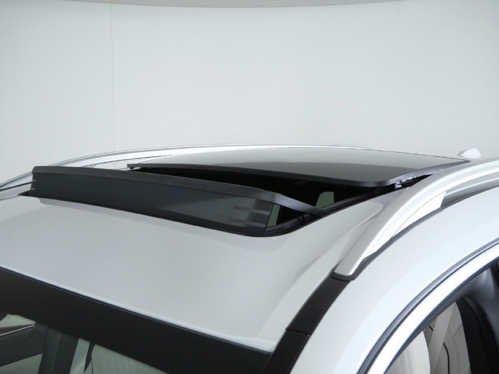 Used 2027 Mineral White Metallic BMW xDrive40i image 18