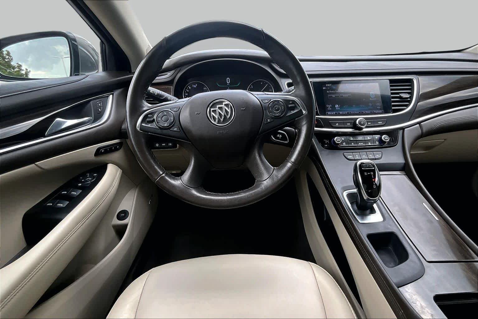 Used 2017  Buick  image 5