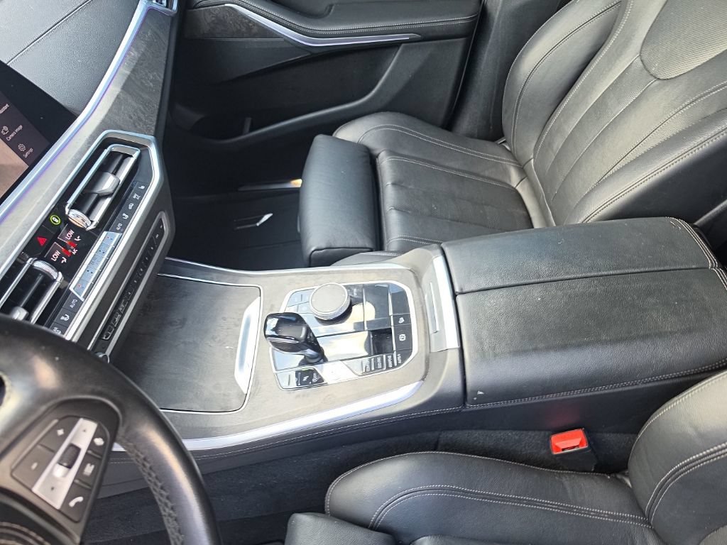 Used 2020 White BMW xDrive40i image 24