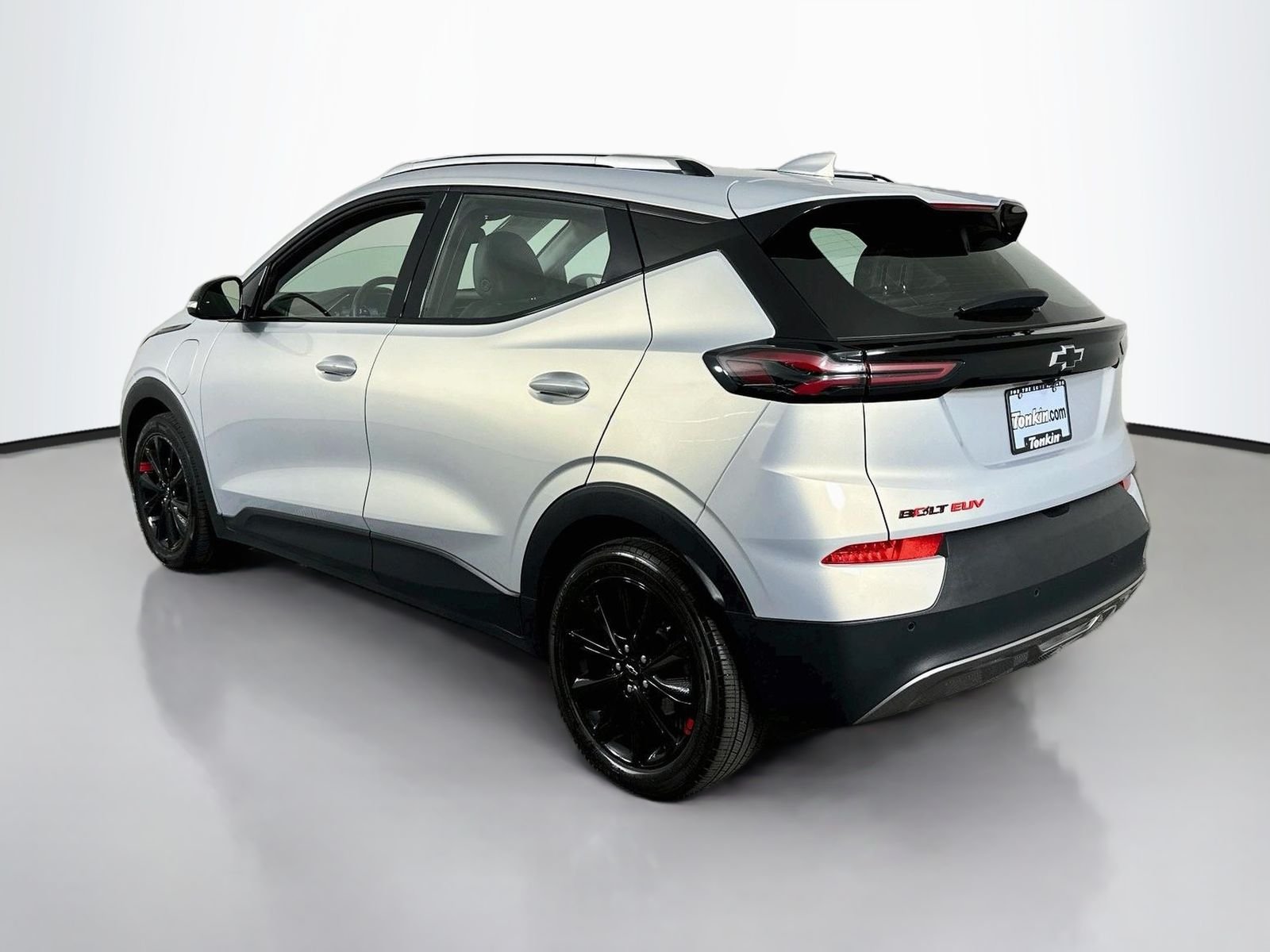 Used 2023 Silver Flare Metallic Chevrolet LT image 6