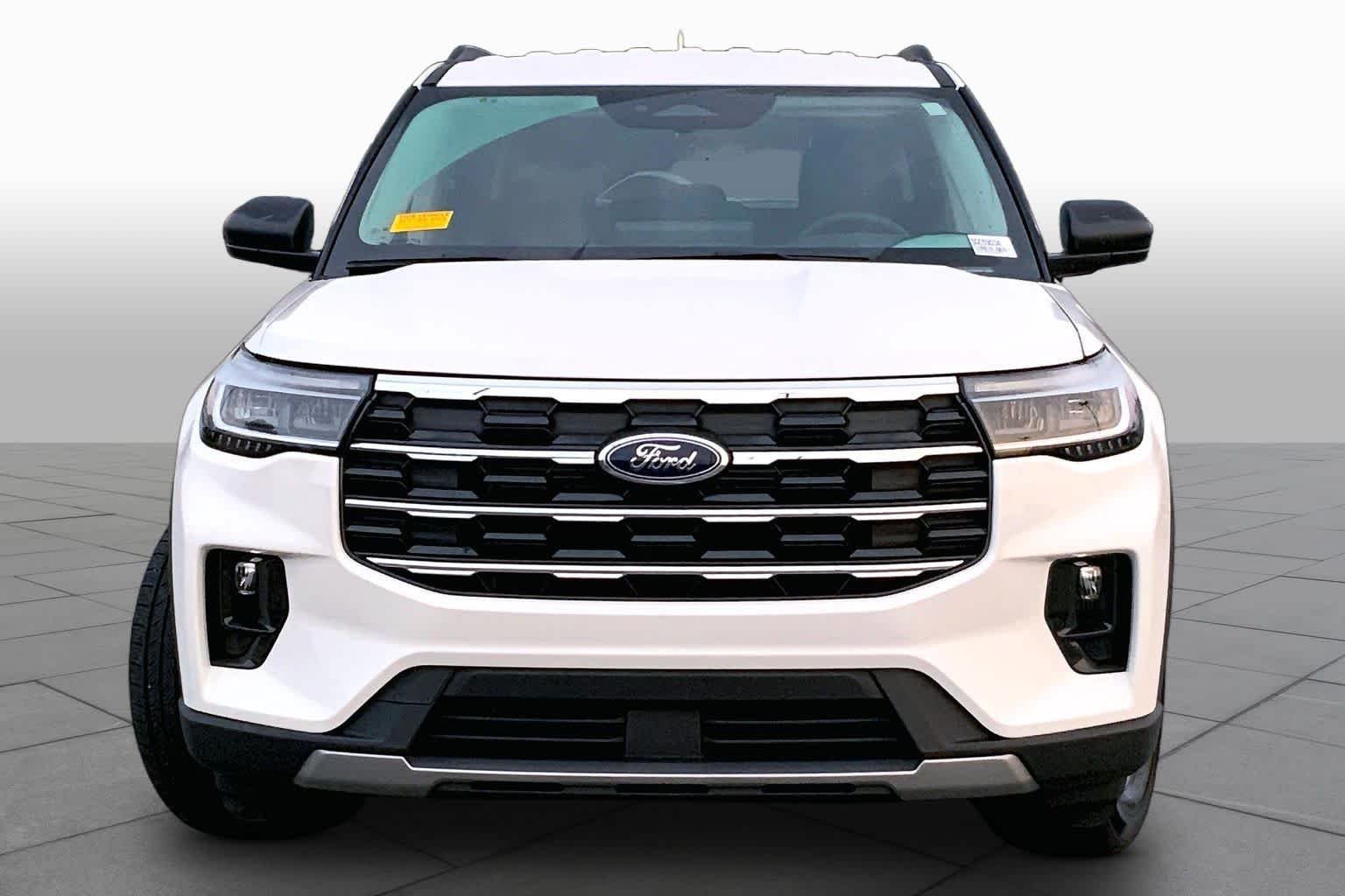 Used 2025 Star White Metallic Tri-Coat Ford Active image 4