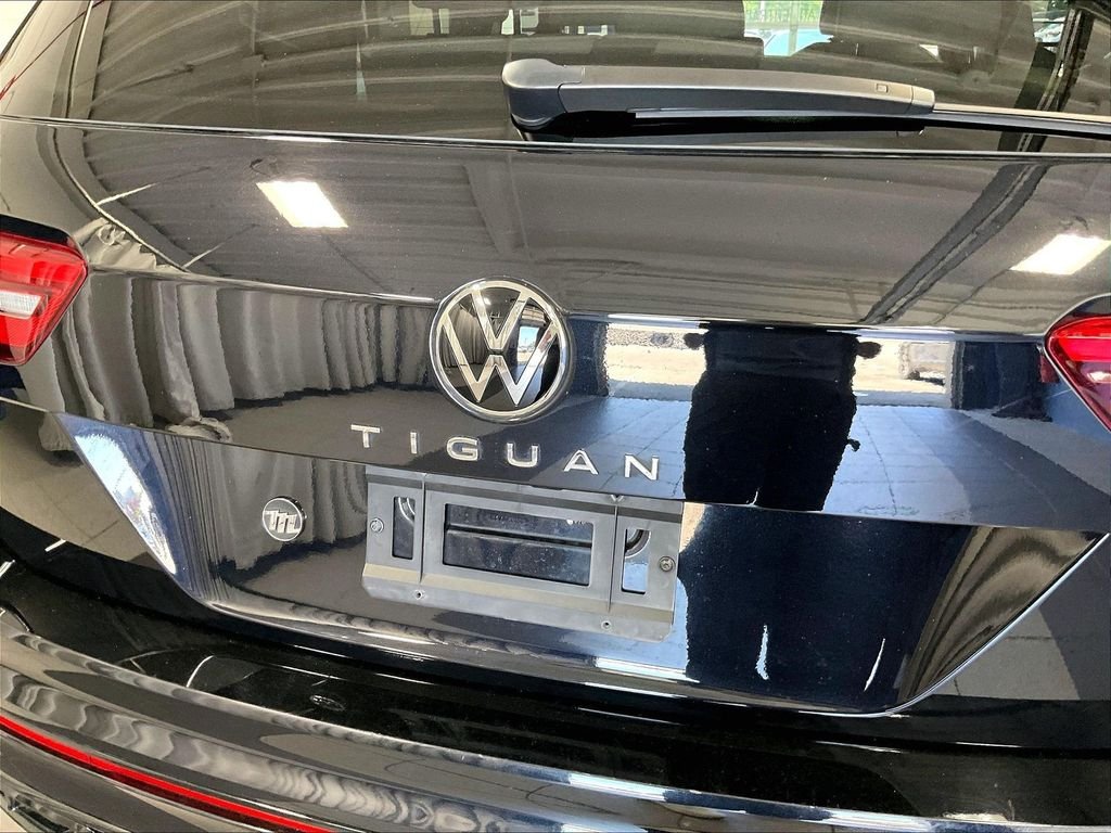 Used 2024 Black Volkswagen 2.0T SE R-Line Black image 29