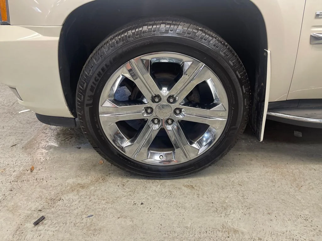 Used 2013 White Cadillac Luxury image 11