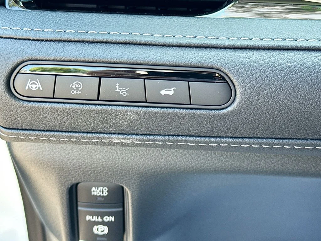 New 2026 RADIANT WHITE INFINITI Luxe 4WD image 10