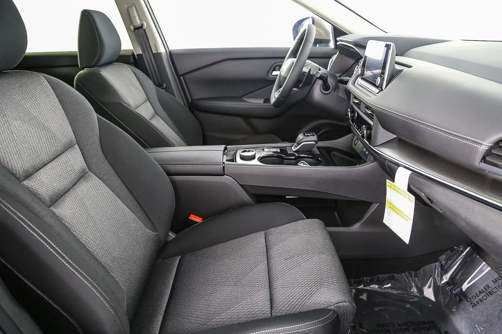 2025 Nissan Rogue SV - Photo 18