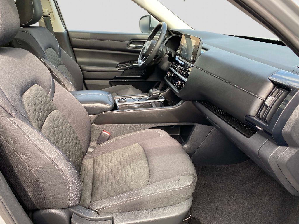 Used 2022 Silver Nissan SV image 27