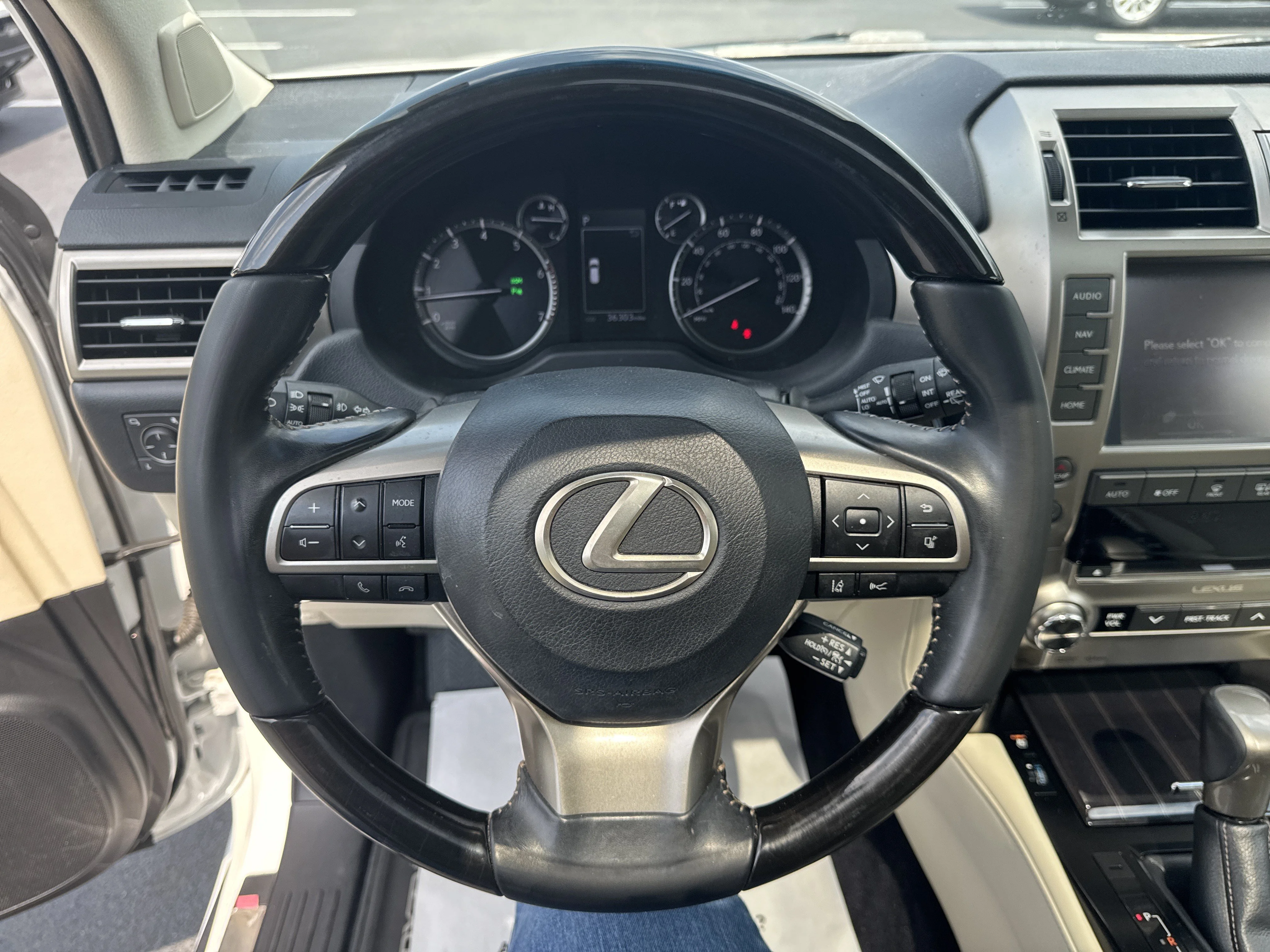 Used 2021 Starfire Pearl Lexus 460 image 17