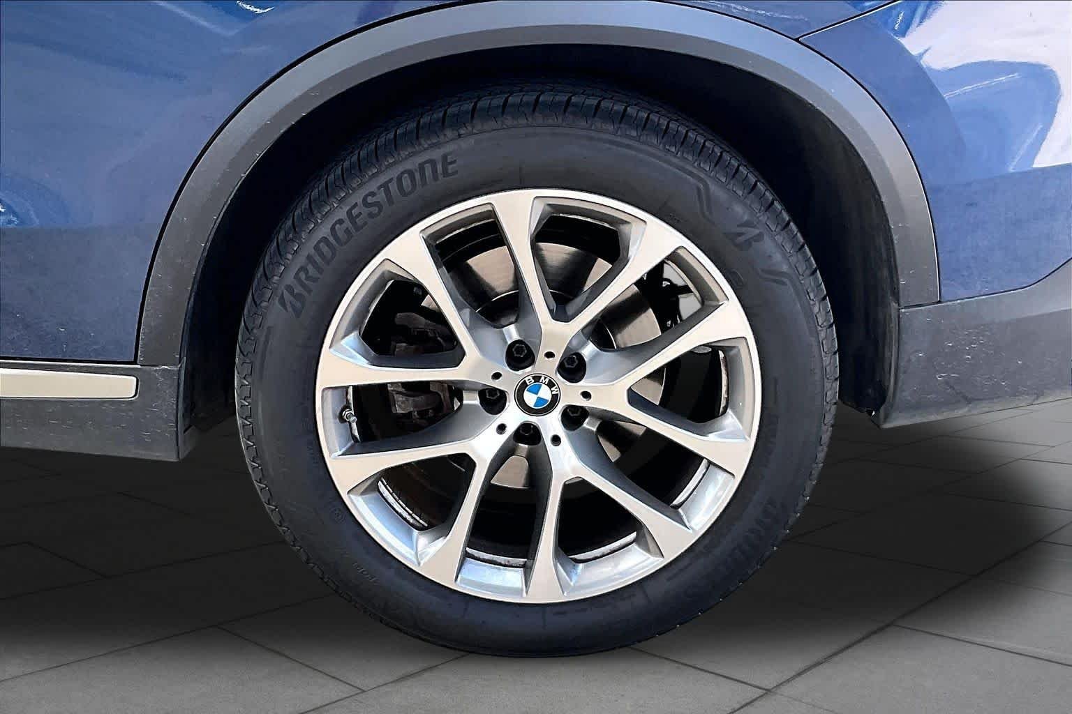 Used 2023 Phytonic Blue Metallic BMW xDrive40i image 11
