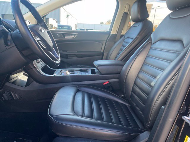 Used 2022 Black Ford SEL image 12