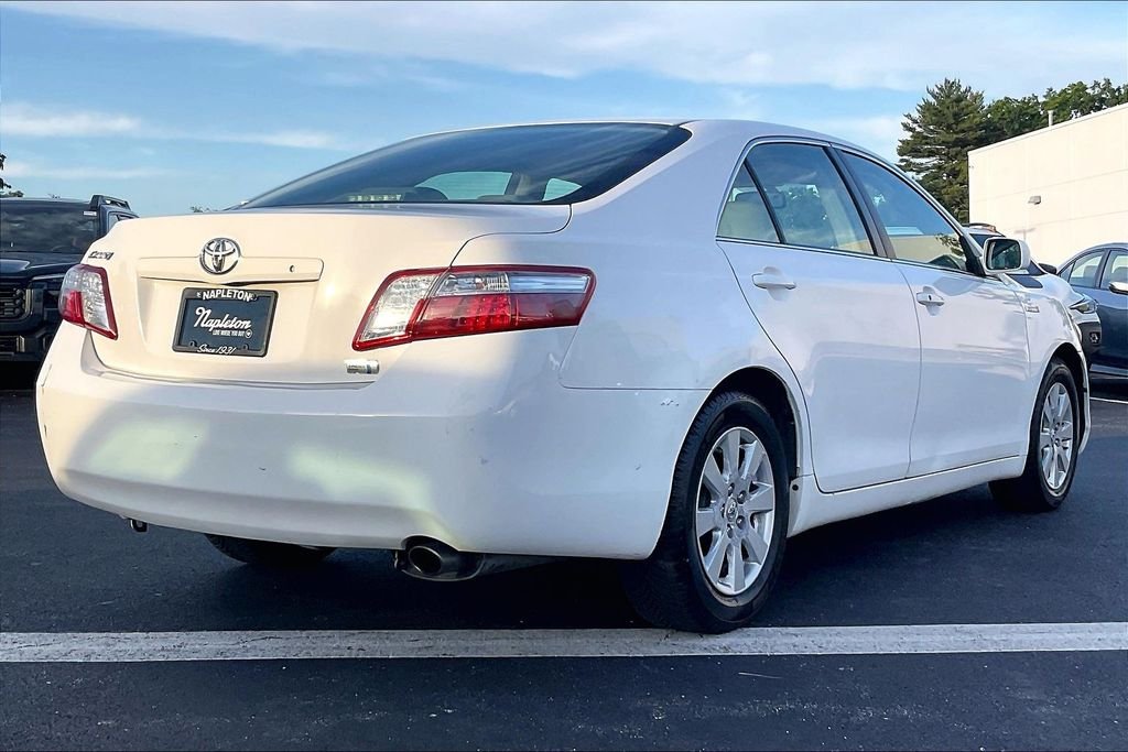 Used 2007 White Toyota Base image 12