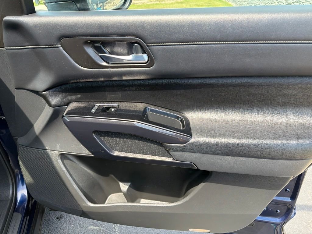 Used 2022 Blue Nissan SV image 16