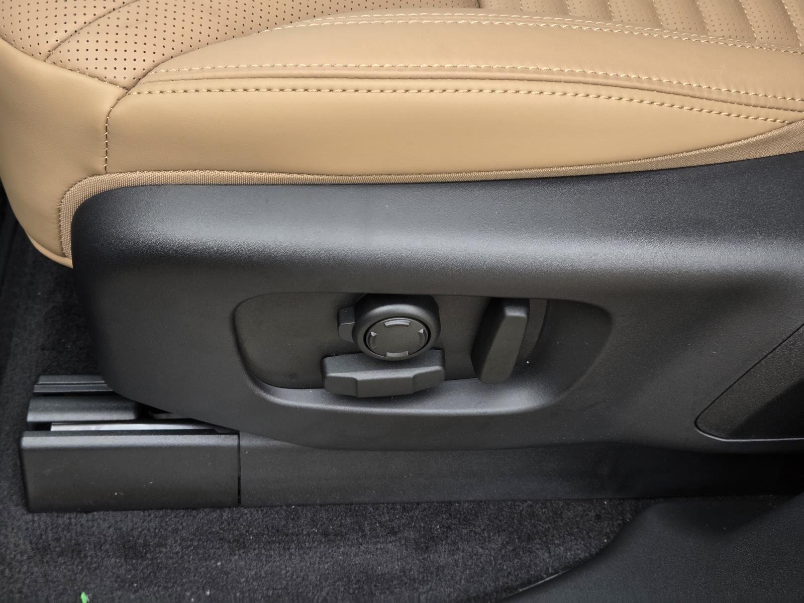 New 2026 Sedona Red Land Rover Gemini Edition image 34