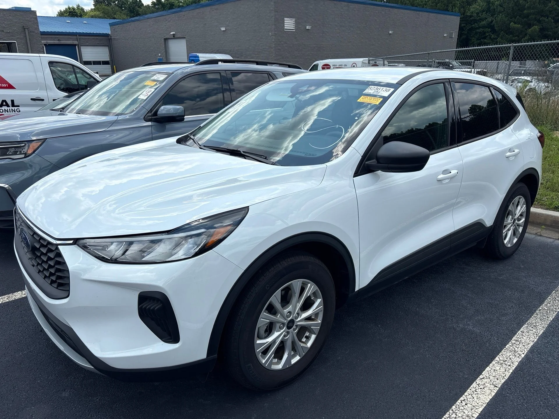 Used 2025 Oxford White Ford Active image 1