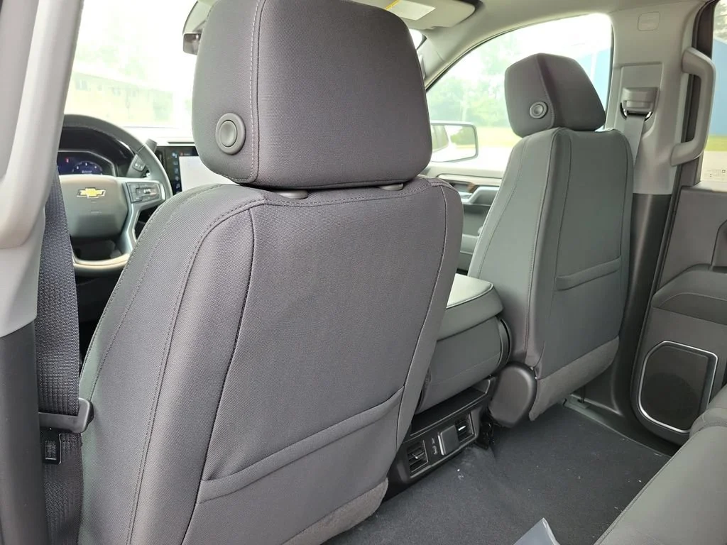 New 2026 Summit White Chevrolet LT (2FL) image 24