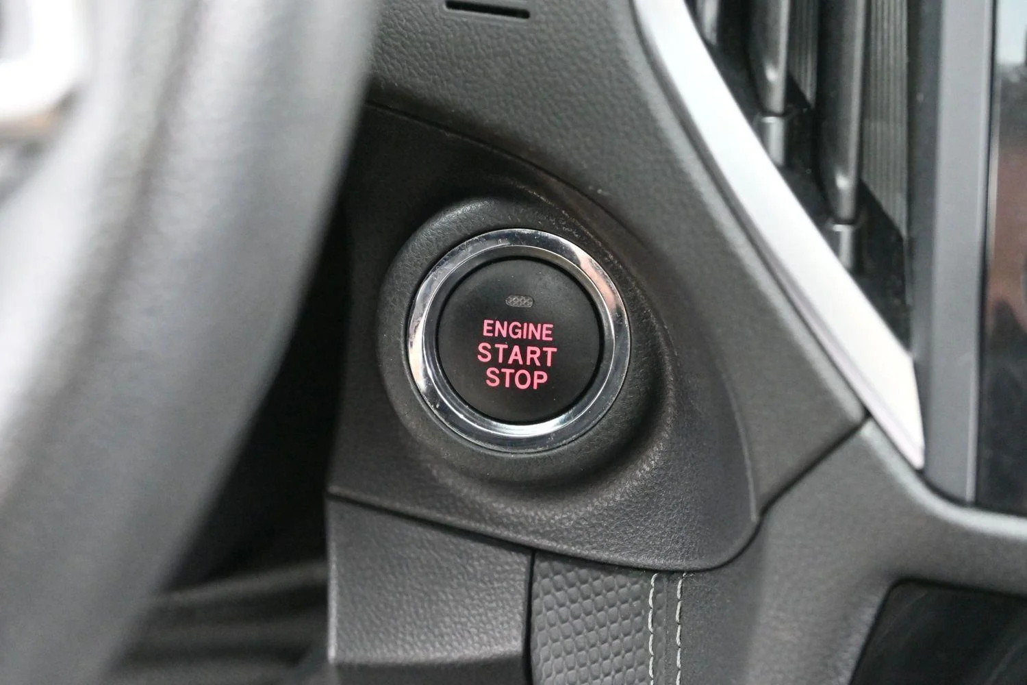 Used 2020 Ice Silver Metallic Subaru Limited image 25