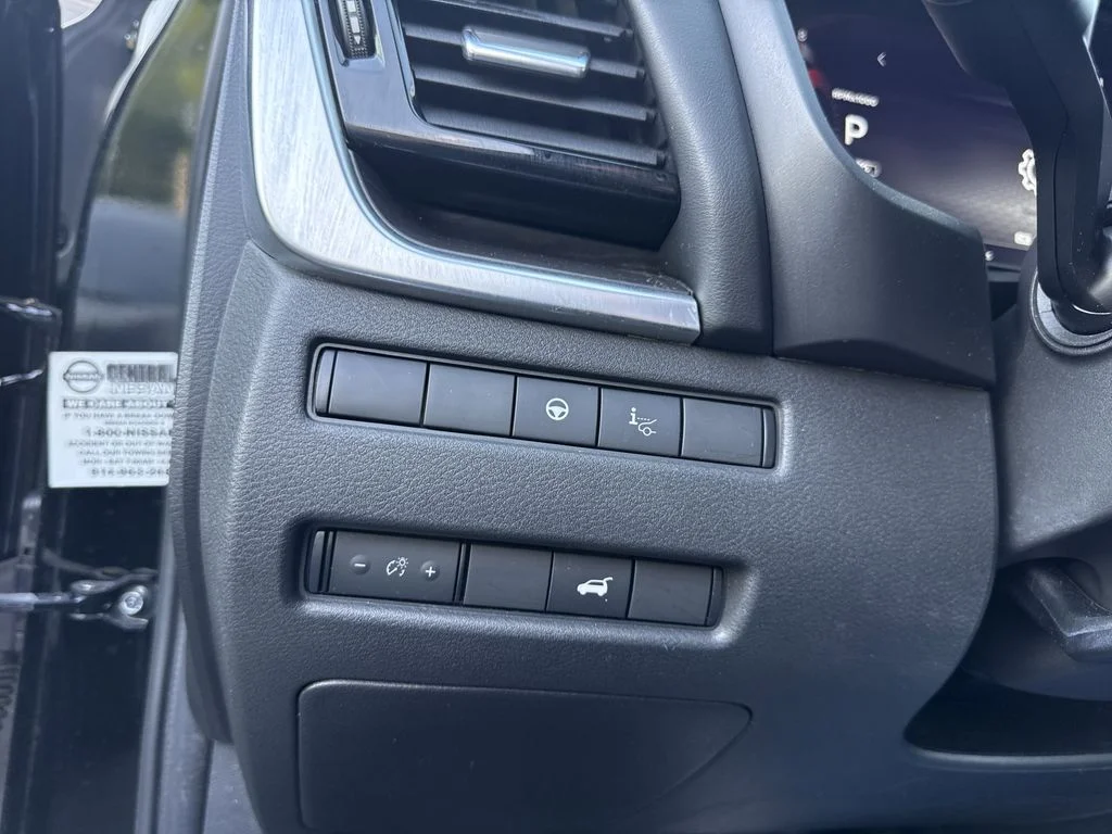 Used 2023 Black Nissan Platinum image 23