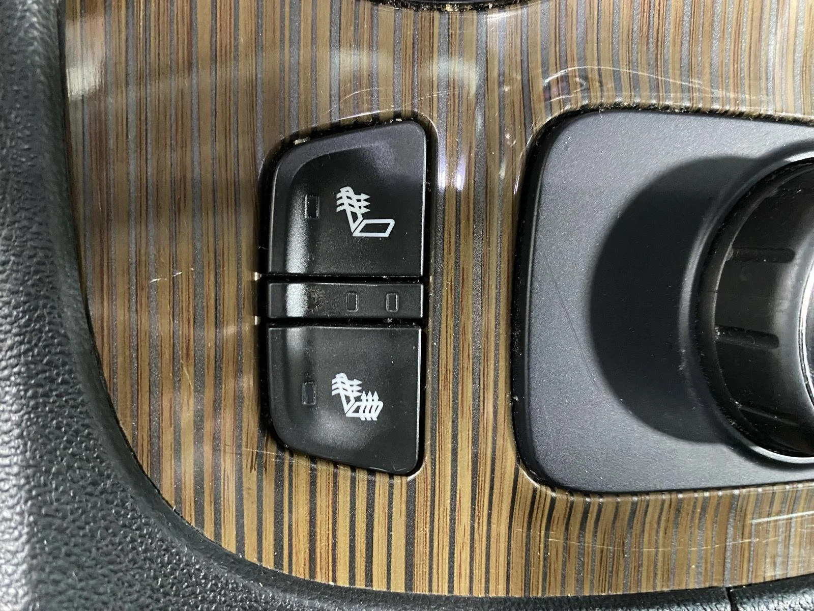 Used 2020 Red Quartz Tintcoat GMC SLE image 28