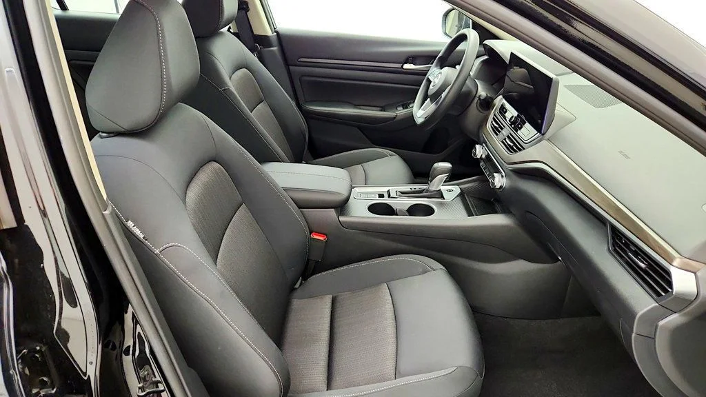 Used 2025 Super Black Nissan SV AWD w/ Special Edition Package image 24