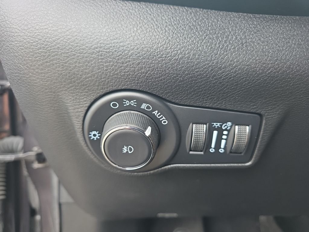 Used 2023 Gray Jeep Latitude image 15