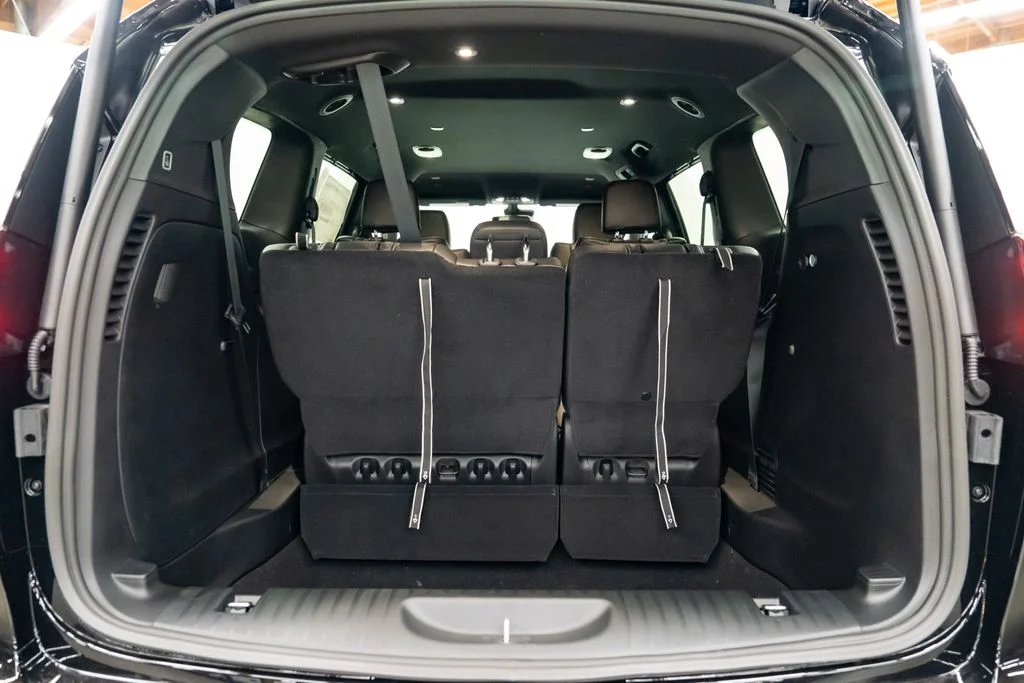 New 2027 Diamond Black Crystal Pearl-Coat Exterior Paint Chrysler Select image 8
