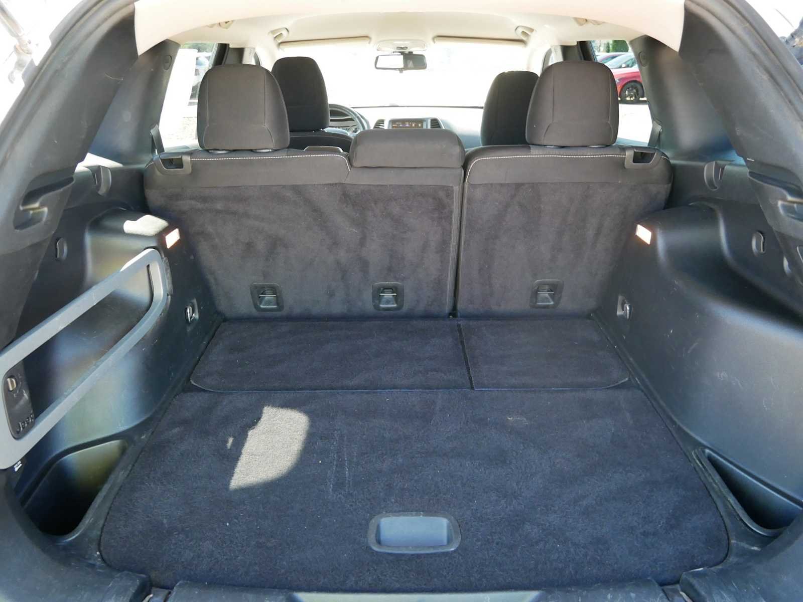 Used 2015 Bright White Clearcoat Jeep Latitude image 6