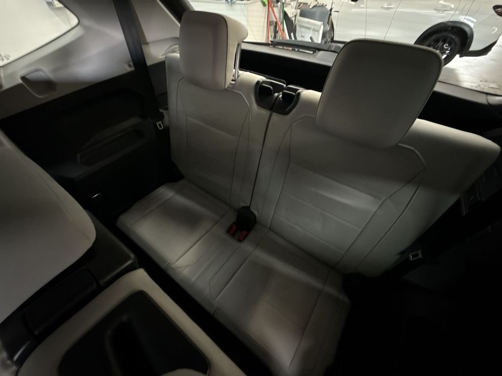 Used 2019 Deep Black Volkswagen 2.0T SEL image 19
