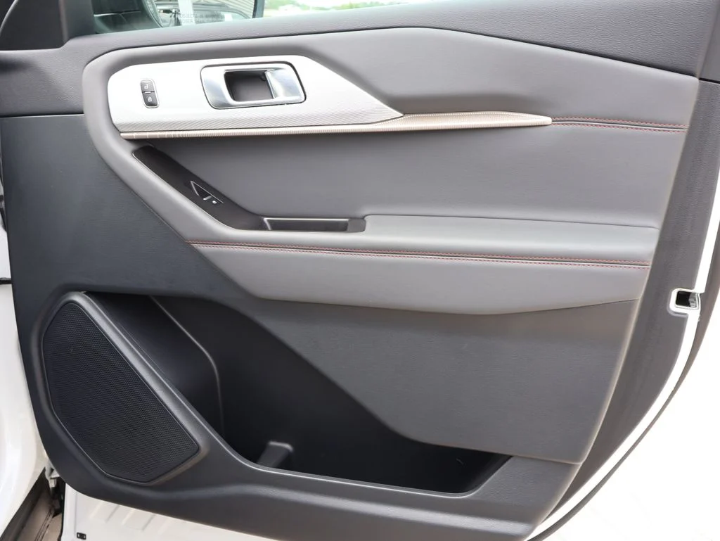 New 2026 Star White Metallic Tri-Coat Ford Active image 9