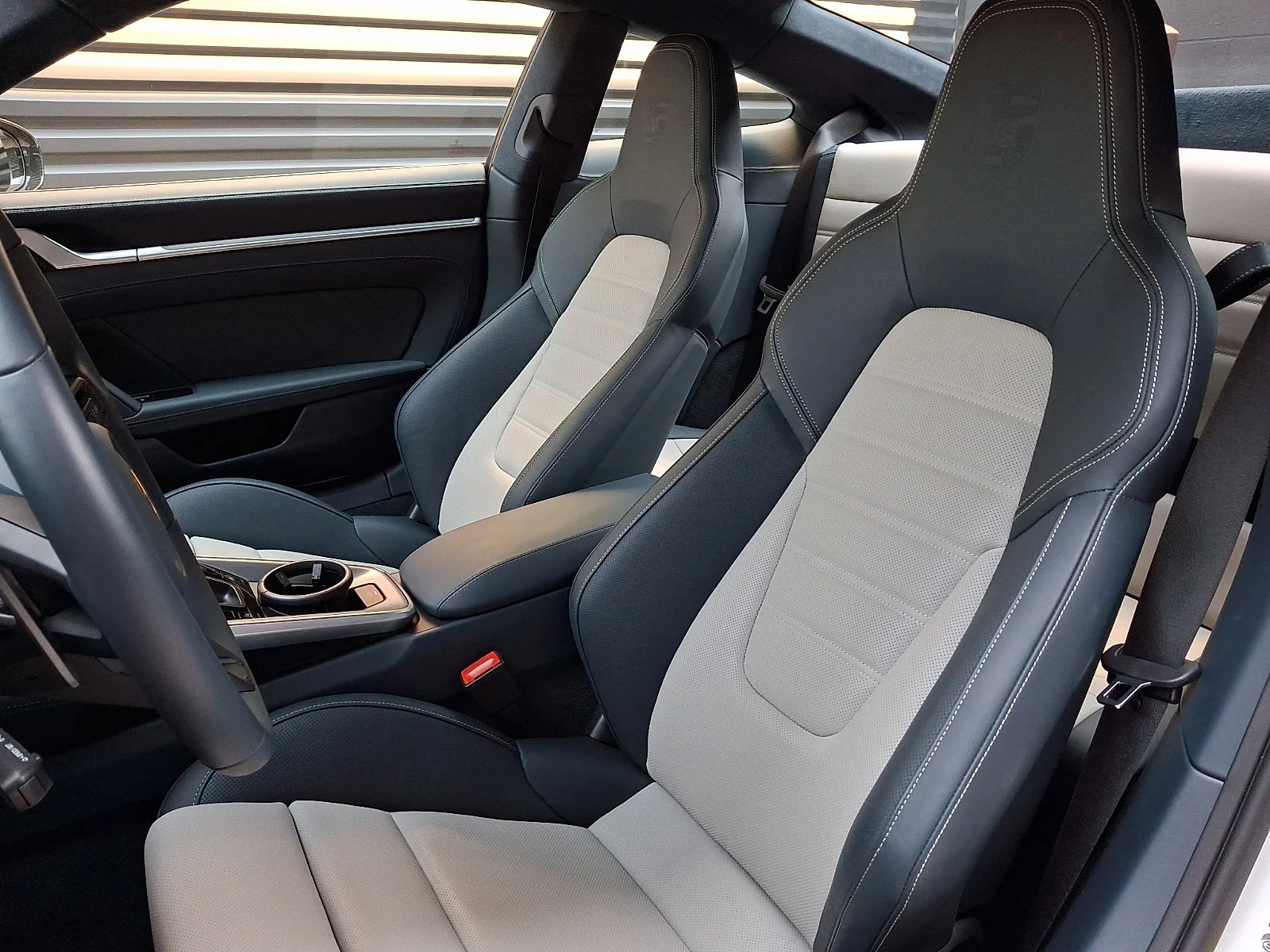 Used 2025 White   0Q Porsche Turbo S image 5