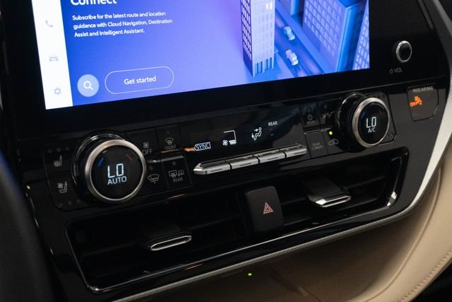 Used 2024  Toyota Platinum image 23