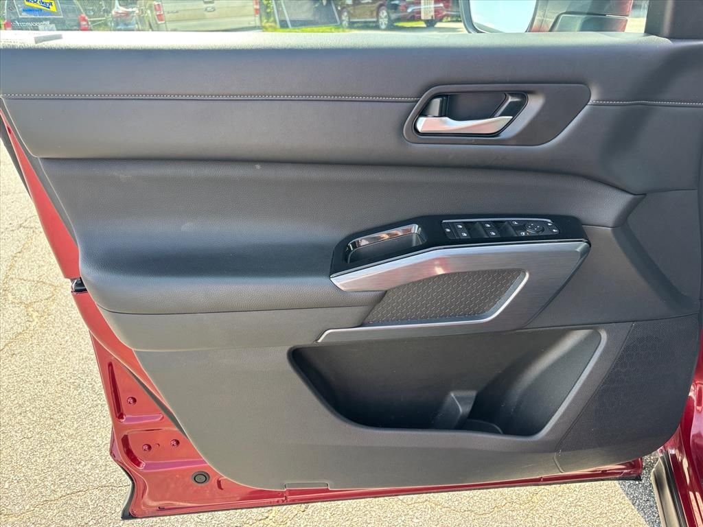 Used 2024 Red Nissan SL image 9