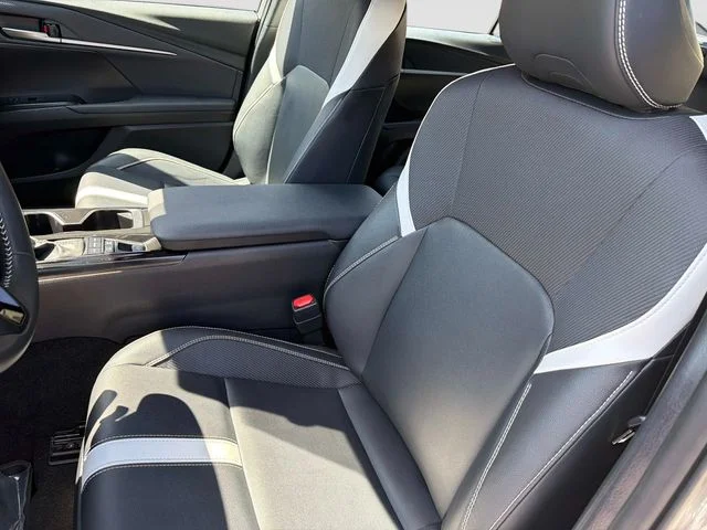 Used 2025  Toyota SE image 19