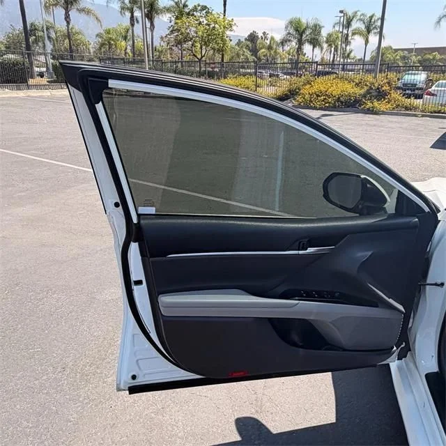 Used 2020 White Toyota LE image 13
