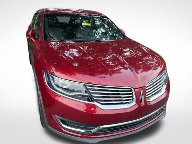 Used 2017 Ruby Red Metallic Lincoln Select image 3
