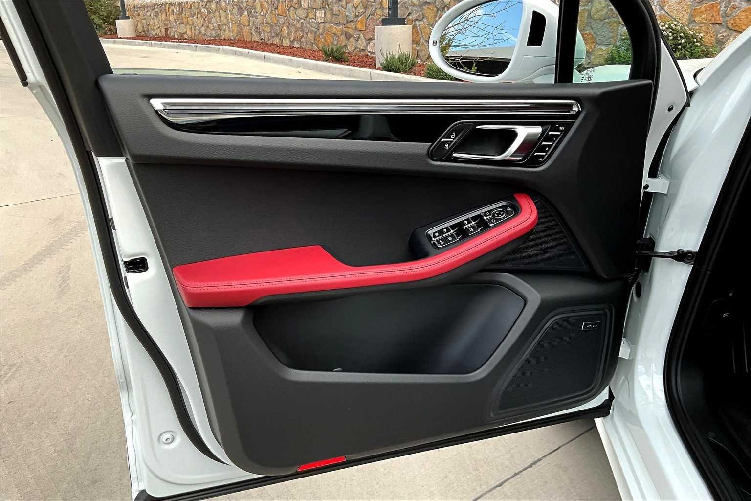 2026 Porsche Macan - Photo 19