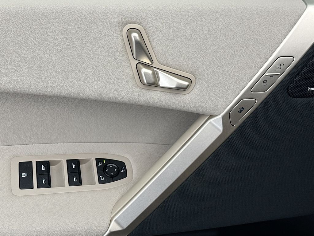 2026 BMW iX 60 - Photo 22