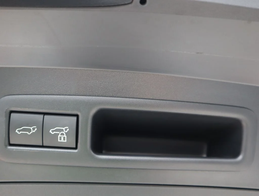 Used 2025 White Lexus 300h image 22
